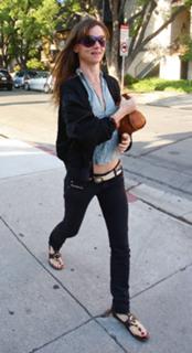 Juliette Lewis feet photo thumbnail