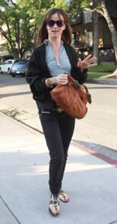 Juliette Lewis feet photo thumbnail