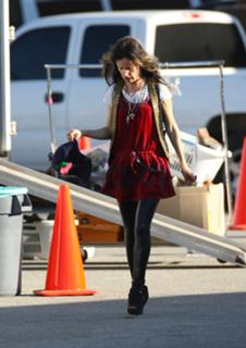Juliette Lewis feet photo thumbnail