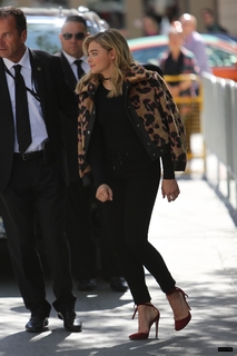 Chloë Grace Moretz feet photo thumbnail