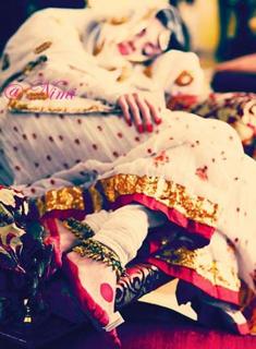 Dia Mirza feet photo thumbnail