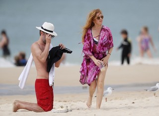 Isla Fisher feet photo thumbnail
