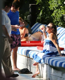 Katie Cassidy feet photo thumbnail