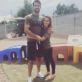 Jessie James Decker feet photo thumbnail