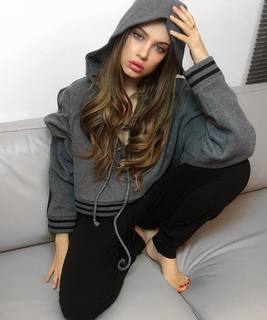 Xenia Tchoumitcheva feet photo thumbnail