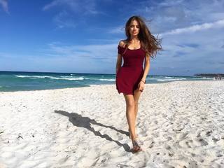 Xenia Tchoumitcheva feet photo thumbnail