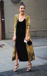 Olivia Culpo feet photo thumbnail