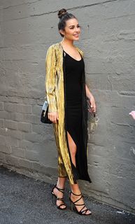 Olivia Culpo feet photo thumbnail