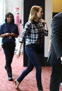Emma Stone feet photo thumbnail