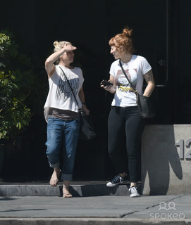 Christina Applegate feet photo thumbnail