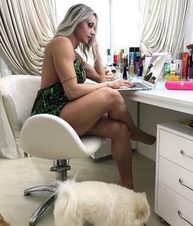Juliana Salimeni feet photo thumbnail