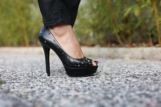 Cristina Ferreira feet photo thumbnail