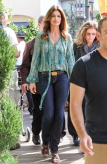 Cindy Crawford feet photo thumbnail