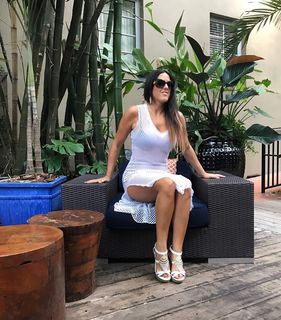 Claudia Romani feet photo thumbnail