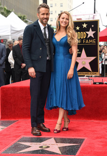 Blake Lively feet photo thumbnail