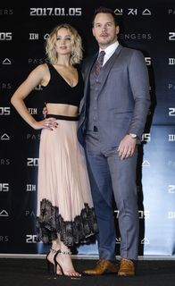 Jennifer Lawrence feet photo thumbnail