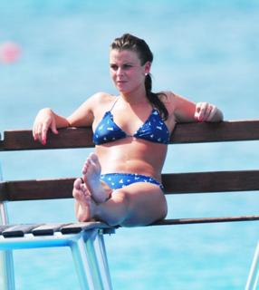 Coleen Rooney feet photo thumbnail
