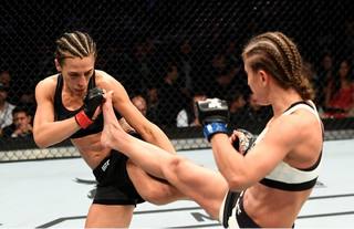 Karolina Kowalkiewicz feet photo thumbnail