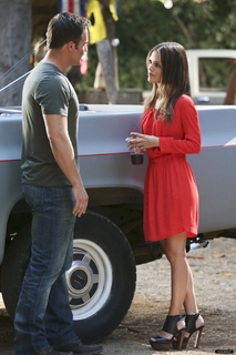 Rachel Bilson feet photo thumbnail