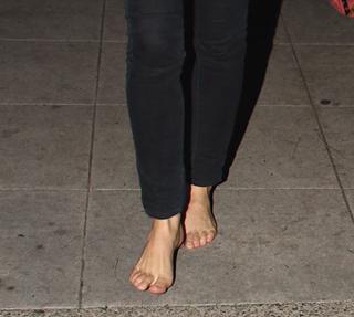 Jessica Biel feet photo thumbnail