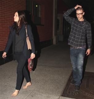 Jessica Biel feet photo thumbnail
