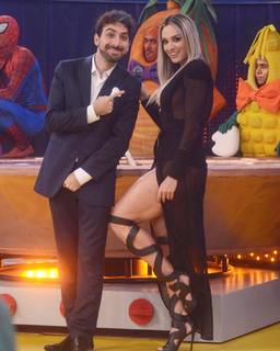 Juliana Salimeni feet photo thumbnail