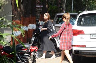 Kareena Kapoor feet photo thumbnail