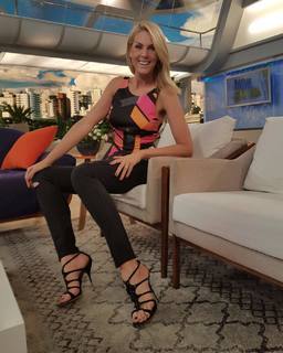 Ana Hickmann feet photo thumbnail