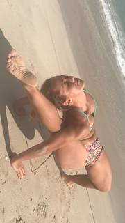Kino MacGregor feet photo thumbnail