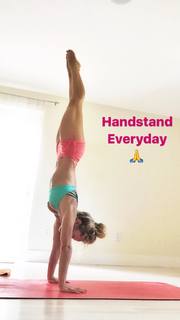 Kino MacGregor feet photo thumbnail