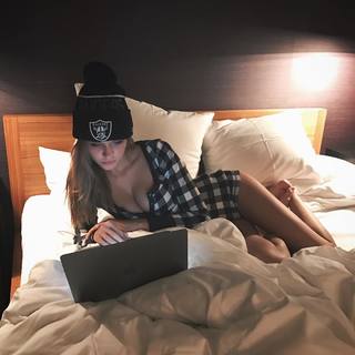 Josephine Skriver feet photo thumbnail