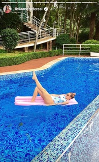 Lívia Andrade feet photo thumbnail