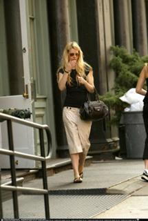 Gwyneth Paltrow feet photo thumbnail