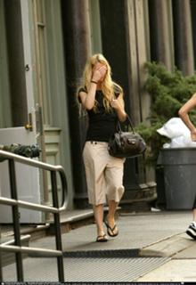Gwyneth Paltrow feet photo thumbnail