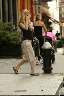 Gwyneth Paltrow feet photo thumbnail