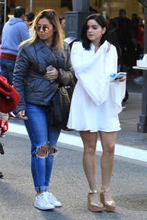 Ariel Winter feet photo thumbnail