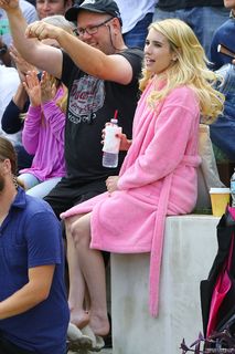 Emma Roberts feet photo thumbnail