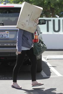 Michelle Trachtenberg feet photo thumbnail