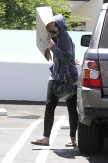 Michelle Trachtenberg feet photo thumbnail
