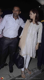 Dia Mirza feet photo thumbnail