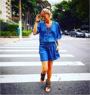 Adriane Galisteu feet photo thumbnail