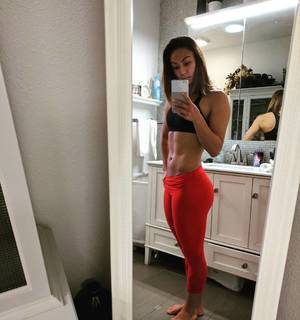 Michelle Waterson feet photo thumbnail