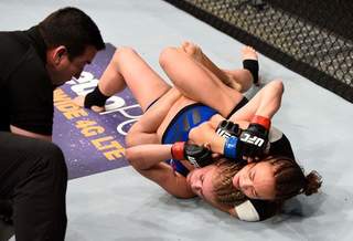 Michelle Waterson feet photo thumbnail