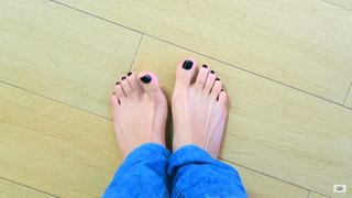 Kéfera Buchmann feet photo thumbnail