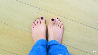 Kéfera Buchmann feet photo thumbnail
