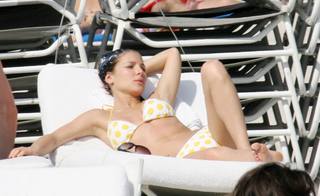 Elsa Pataky feet photo thumbnail