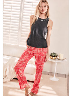 Martha Hunt feet photo thumbnail