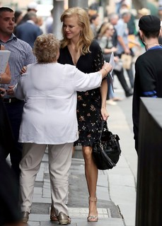 Nicole Kidman feet photo thumbnail