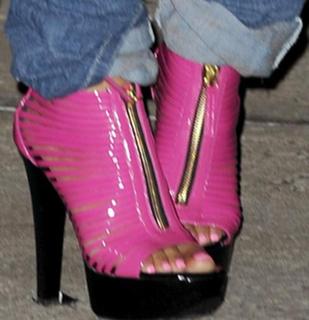 Nicki Minaj feet photo thumbnail