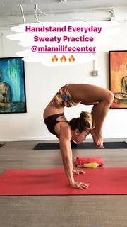 Kino MacGregor feet photo thumbnail